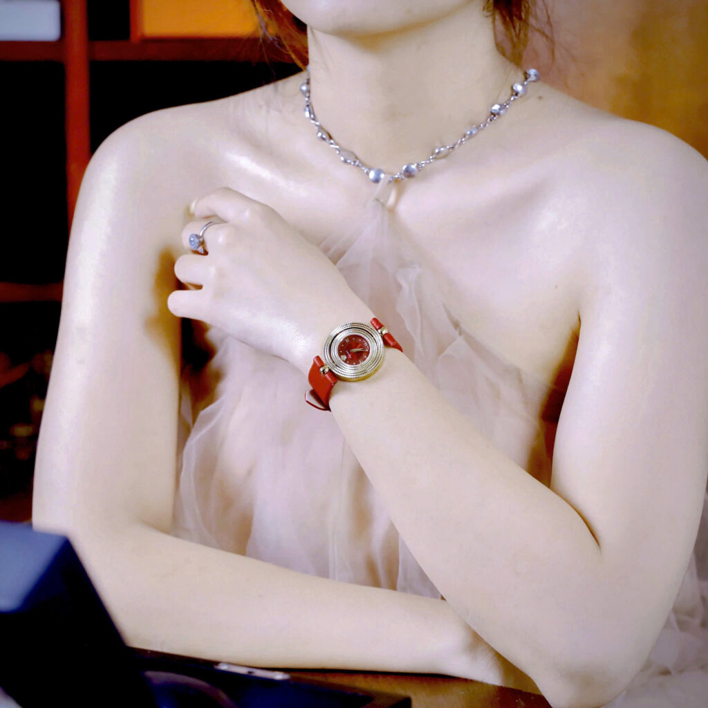 Đồng hồ Versace Eon Nữ Dây Da Đỏ Mặt Xoay 360 Độ Like Auth 33mm 