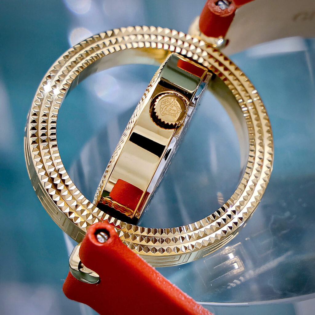 Đồng hồ Versace Eon Nữ Dây Da Đỏ Mặt Xoay 360 Độ Like Auth 33mm 