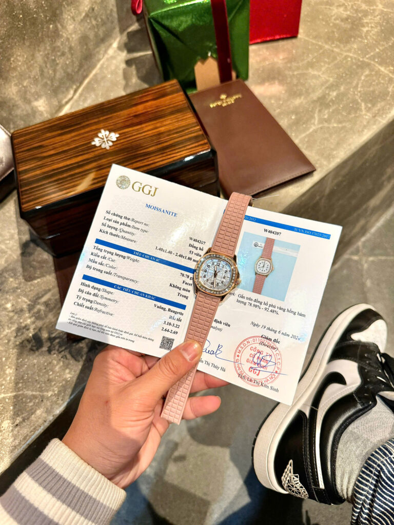 Đồng hồ Patek Philippe Aquanaut 5072R bọc vàng đính kim cương Moissanite 35 (7)