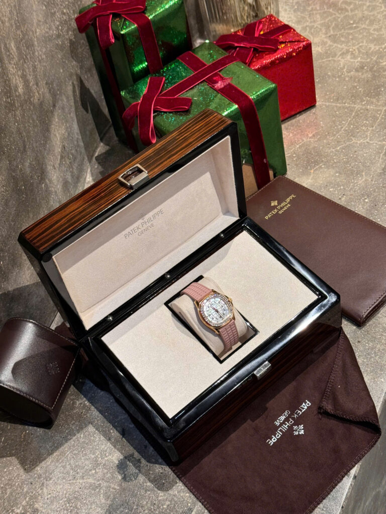 Đồng hồ Patek Philippe Aquanaut 5072R bọc vàng đính kim cương Moissanite 35 (7)