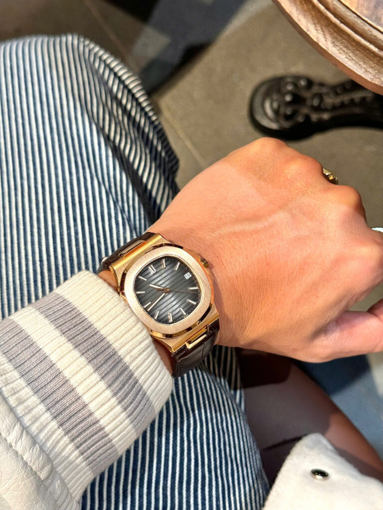 Đồng hồ Patek Philippe Nautilus 5711 bọc vàng 18K mặt xám xưởng 3K 40mm (1)