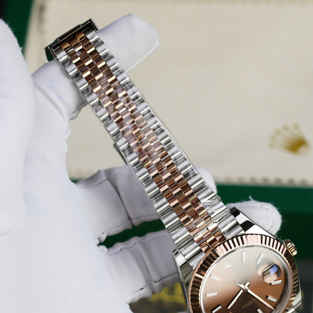 Đồng hồ Rolex DateJust 126331 mặt chocolate cọc số dạ quang Replica 11 nhà máy Clean 41mm (2)
