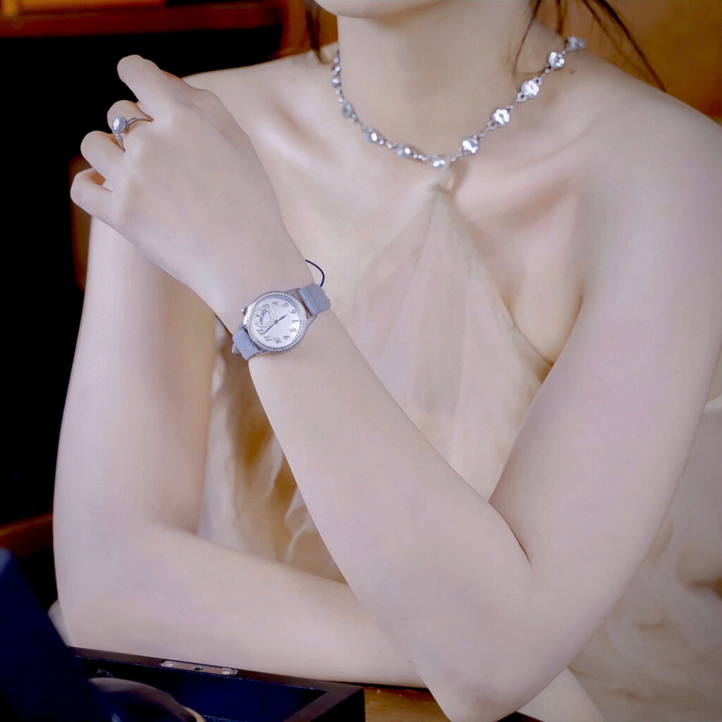 Đồng hồ Vacheron Constantin Égérie Moon Phase dây da đính đá fake 11 30mm