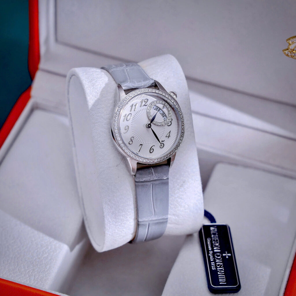Đồng hồ Vacheron Constantin Égérie Moon Phase dây da đính đá fake 11 30mm