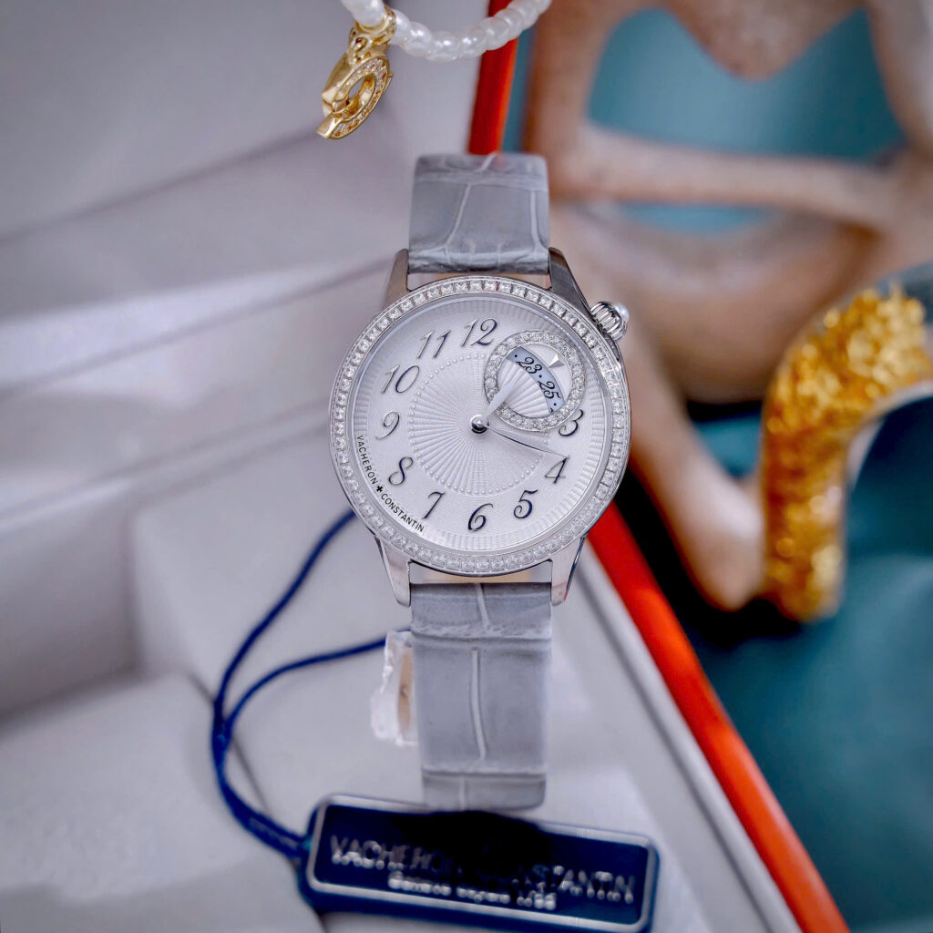 Đồng hồ Vacheron Constantin Égérie Moon Phase dây da đính đá fake 11 30mm