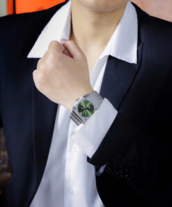 Đồng hồ Versace VE8F00524 Antares Nam Dây Kim Loại Mặt Xanh Green Fake 11 44mm