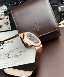 Đồng hồ Patek Philippe Nautilus 5712 Rep 11 mặt nâu dây da nhà máy GR 40mm (2)