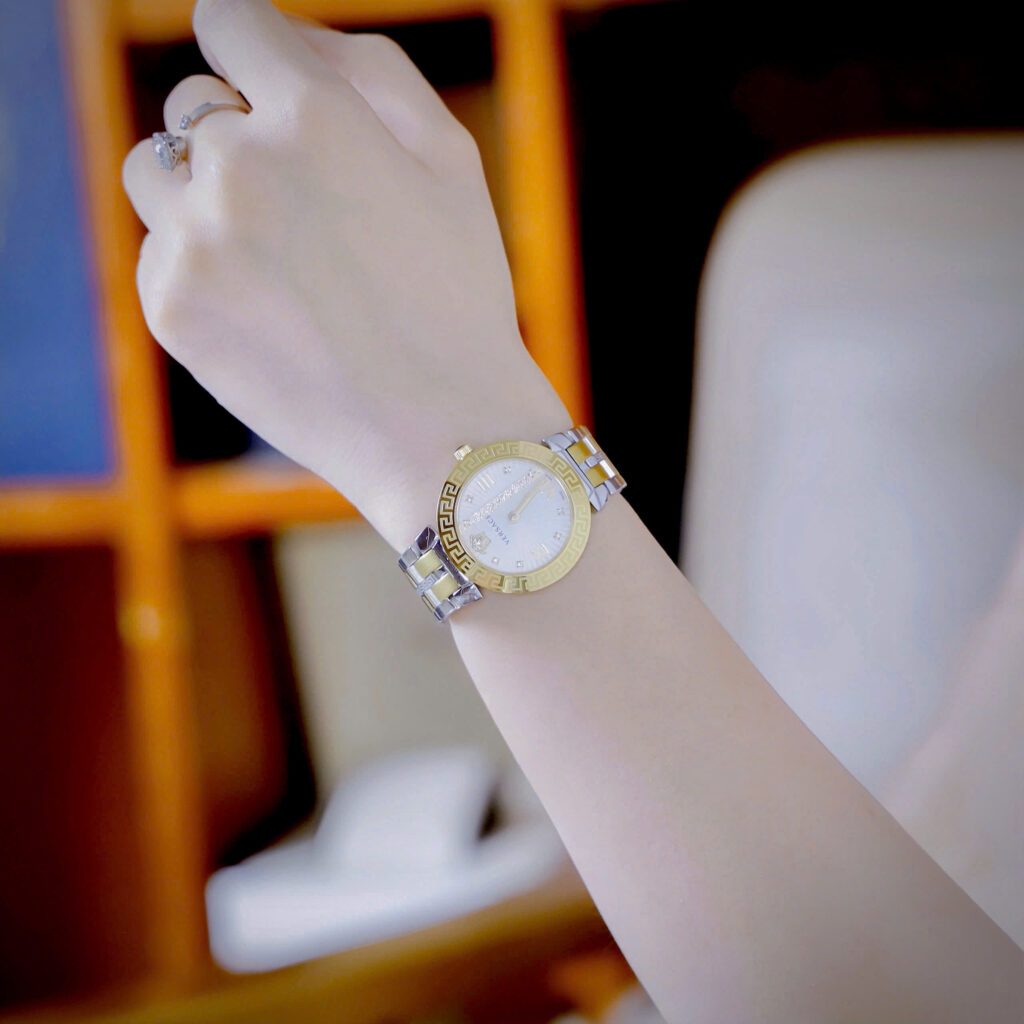 Đồng hồ Versace Greca Icon mặt đính đá demi vàng like auth 36mm