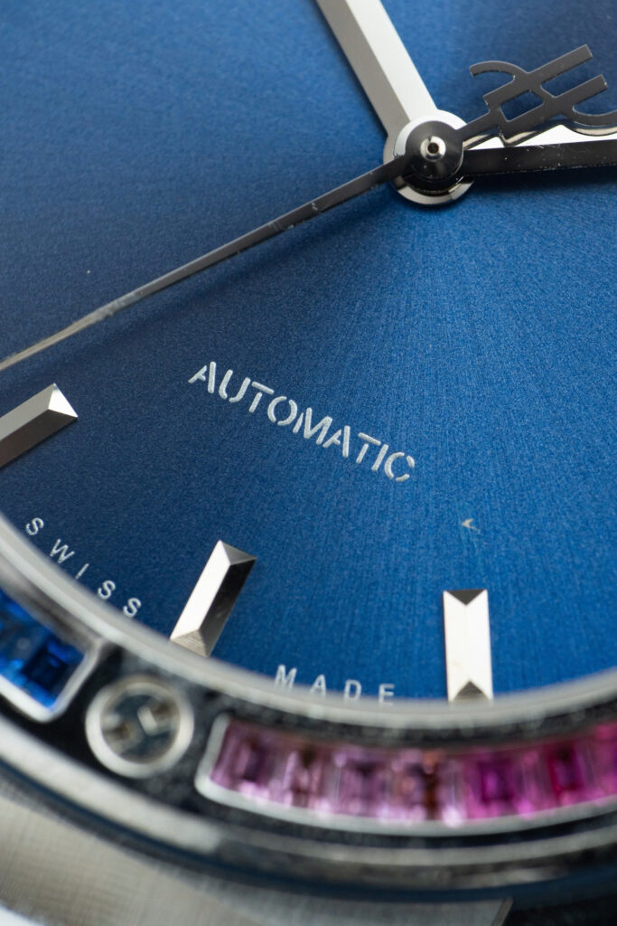 Đồng hồ Hublot Classic Fusion Rep 11 đính đá ruby 7 màu mặt xanh blue xưởng JJF 42mm (2)