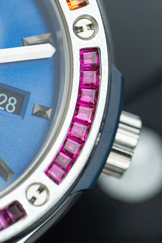 Đồng hồ Hublot Classic Fusion Rep 11 đính đá ruby 7 màu mặt xanh blue xưởng JJF 42mm (2)