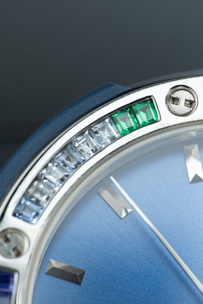 Đồng hồ Hublot Classic Fusion Rep 11 đính đá ruby 7 màu mặt xanh blue xưởng JJF 42mm (2)