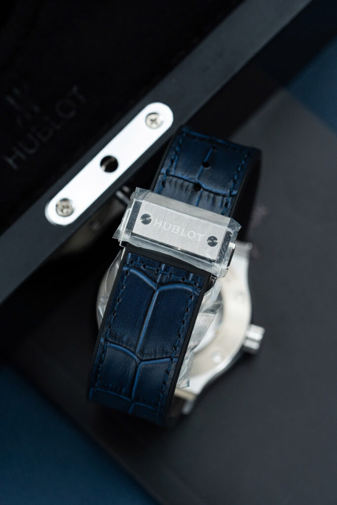 Đồng hồ Hublot Classic Fusion Rep 11 đính đá ruby 7 màu mặt xanh blue xưởng JJF 42mm (2)