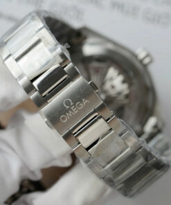 Đồng hồ Omega Seamaster Replica 11 Aqua Terra Worldtimer màu xanh lá cây 43mm (2)