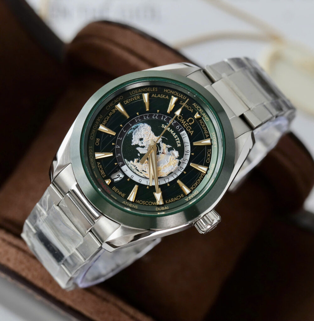 Đồng hồ Omega Seamaster Replica 11 Aqua Terra Worldtimer màu xanh lá cây 43mm (2)