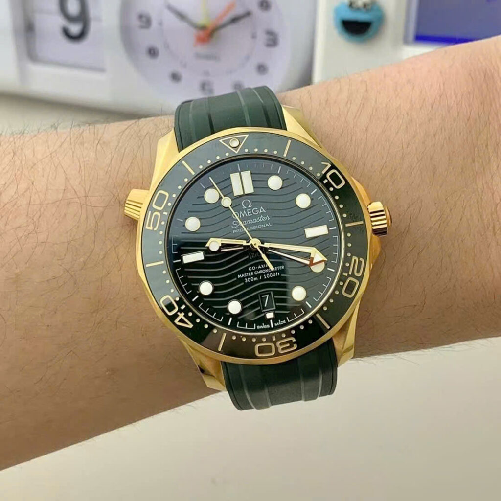 Đồng hồ Omega Seamaster Diver 300M Rep 11 dây cao su màu xanh lá xưởng VS 42mm (1)