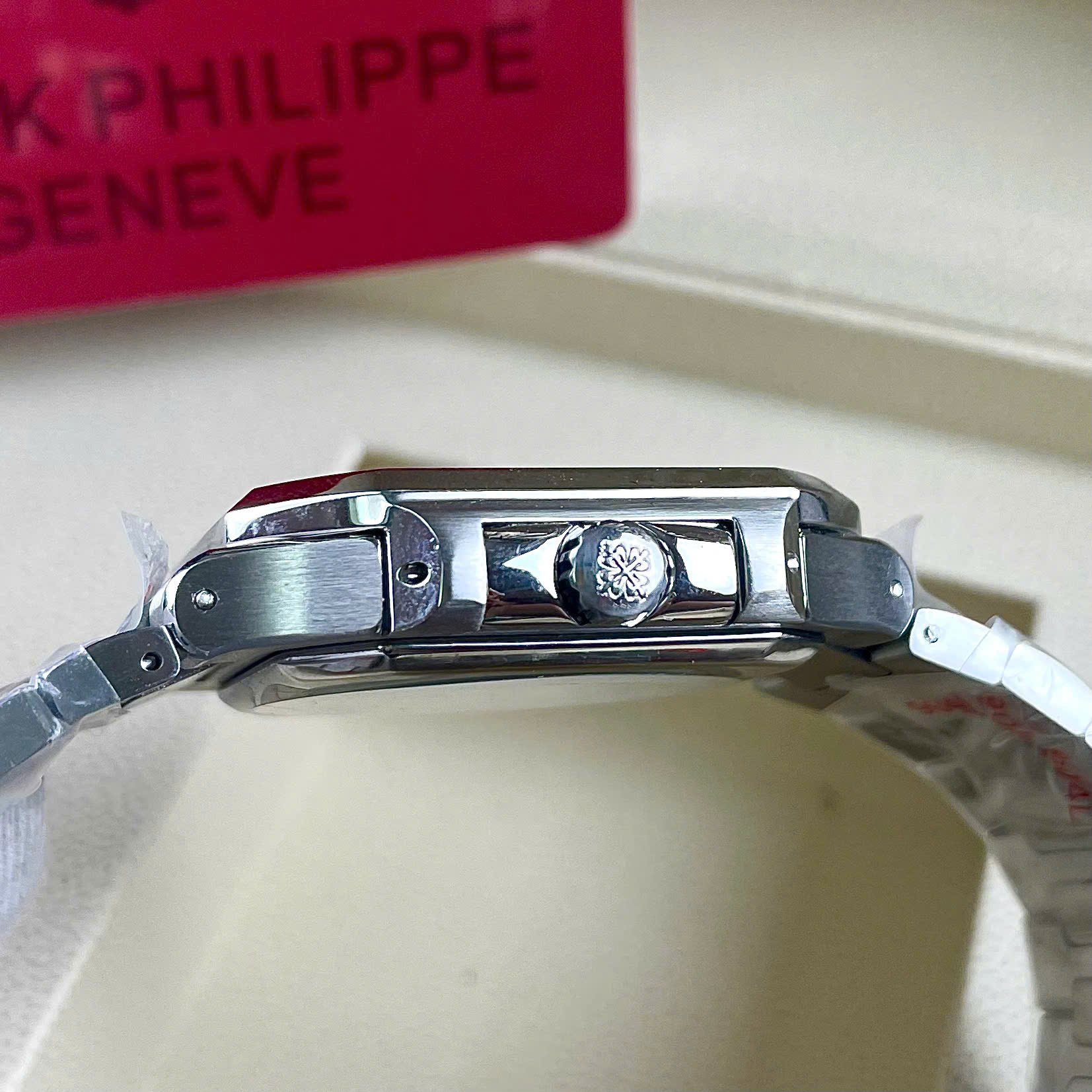 Đồng hồ Patek Philippe 58211A Cubitus mặt đỏ máy cơ nhật giá rẻ fake cao cấp 43mm (3) Đồng hồ Patek Philippe 5821/1A Cubitus mặt đỏ máy cơ nhật giá rẻ fake cao cấp 43mm