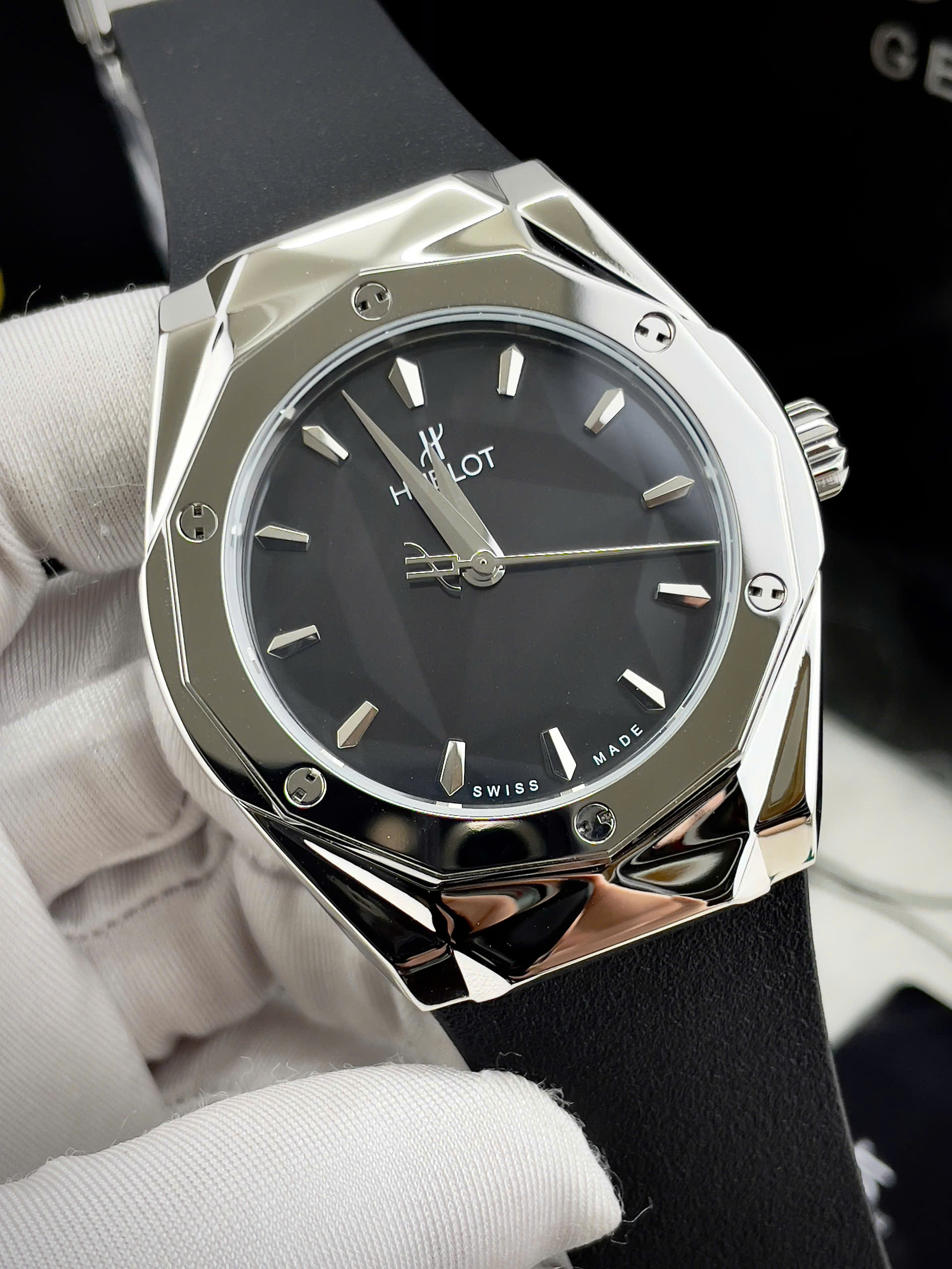 Đồng hồ Hublot Classic Fusion Orlinski dây cao su máy cơ nhật fake 11 nam 44mm (1) Đồng hồ Hublot Classic Fusion Orlinski dây cao su máy cơ nhật fake 11 nam 44mm