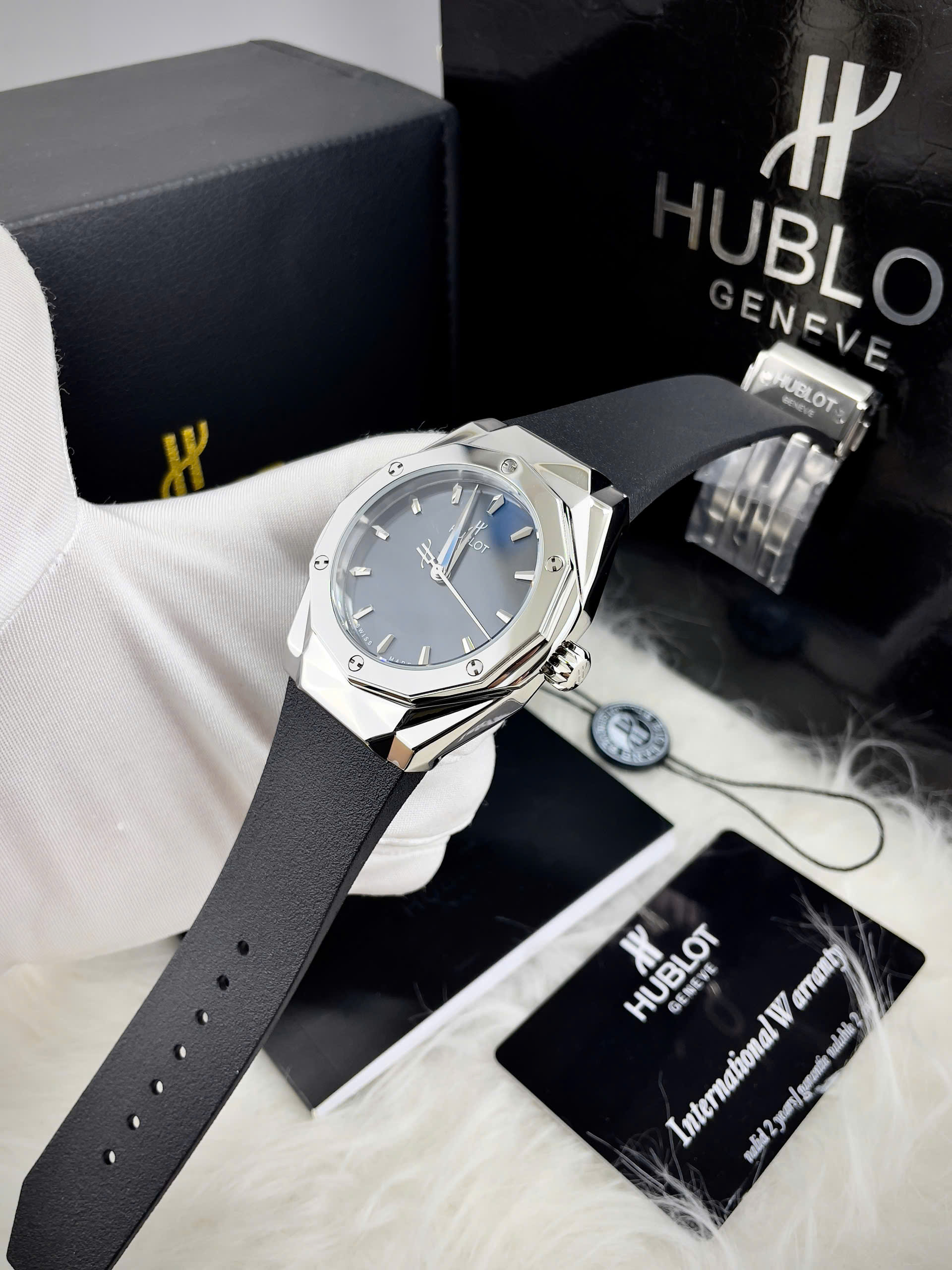 Đồng hồ Hublot Classic Fusion Orlinski dây cao su máy cơ nhật fake 11 nam 44mm (2) Đồng hồ Hublot Classic Fusion Orlinski dây cao su máy cơ nhật fake 11 nam 44mm