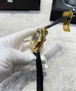 Đồng hồ Hublot Skeleton đính full đá lộ cơ máy cơ nhật giá rẻ fake cao cấp 42mm