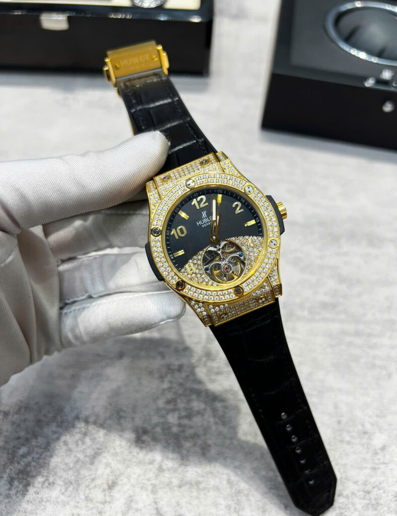 Đồng hồ Hublot Skeleton đính full đá lộ cơ máy cơ nhật giá rẻ fake cao cấp 42mm