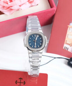 Đồng hồ Patek Philippe Nautilus 7118 nữ xanh blue đính đá fake cao cấp 33mm