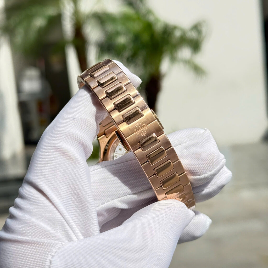 Đồng Hồ Patek Philippe Fake cao cấp Nautilus 7118 mặt số trắng nhà máy GR (1)