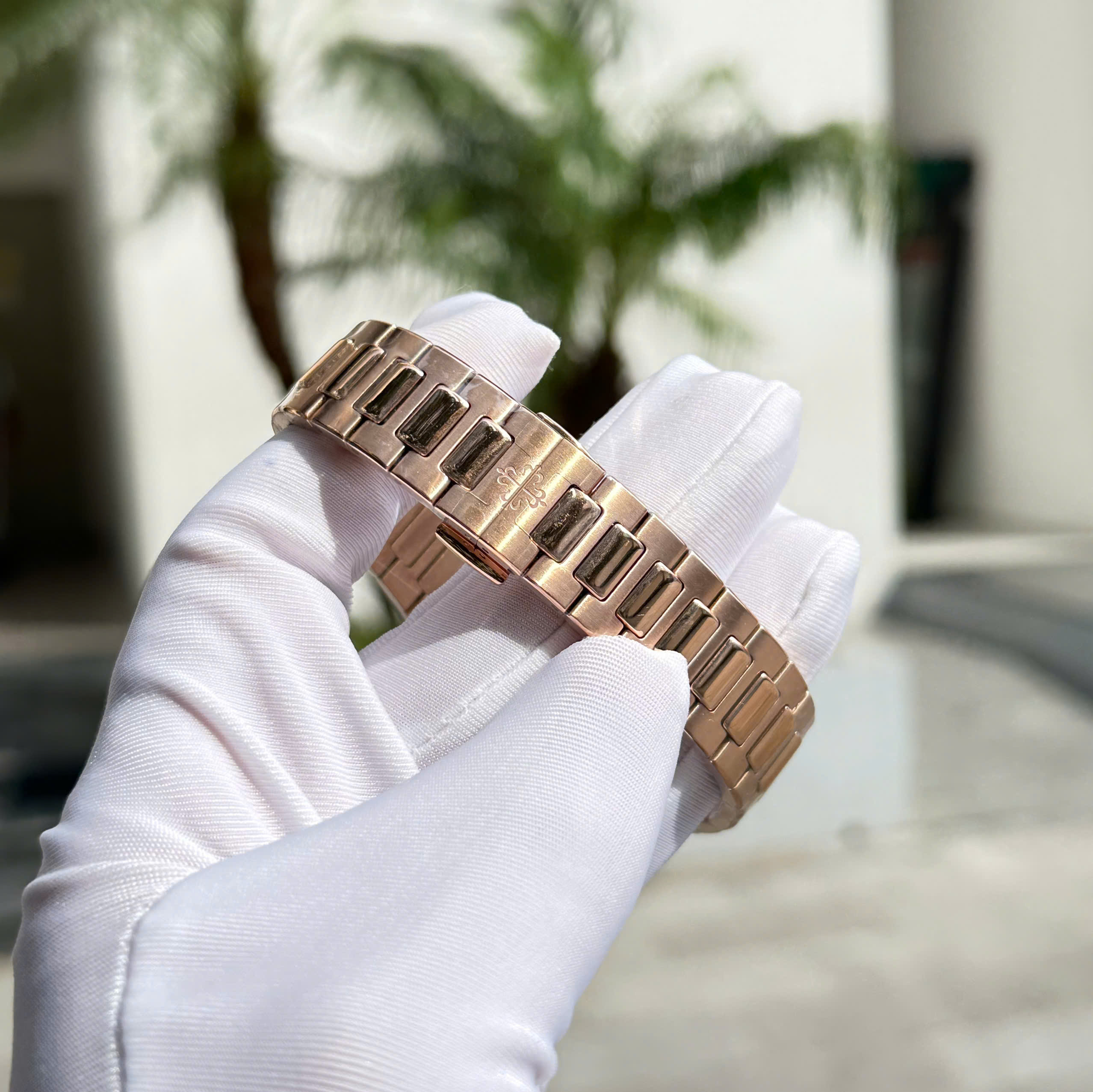 Đồng Hồ Patek Philippe Fake cao cấp Nautilus 7118 mặt số vàng nhà máy GR.jpg (9) Đồng Hồ Patek Philippe Fake cao cấp Nautilus 7118 mặt số vàng nhà máy GR.jpg (5)