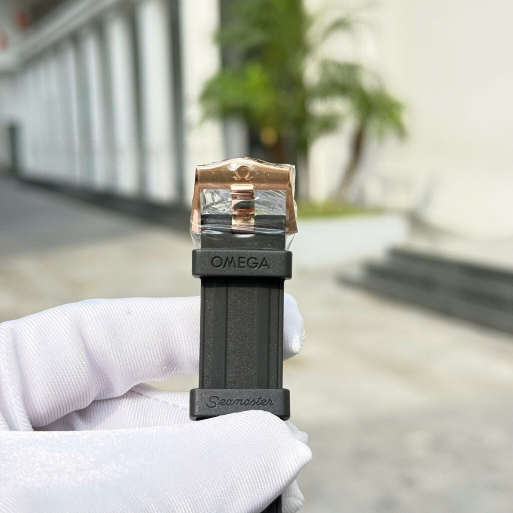 Đồng hồ Omega Rep 11 Seamaster Diver 300M Sedna™ dây cao su xưởng VS 42mm (5)