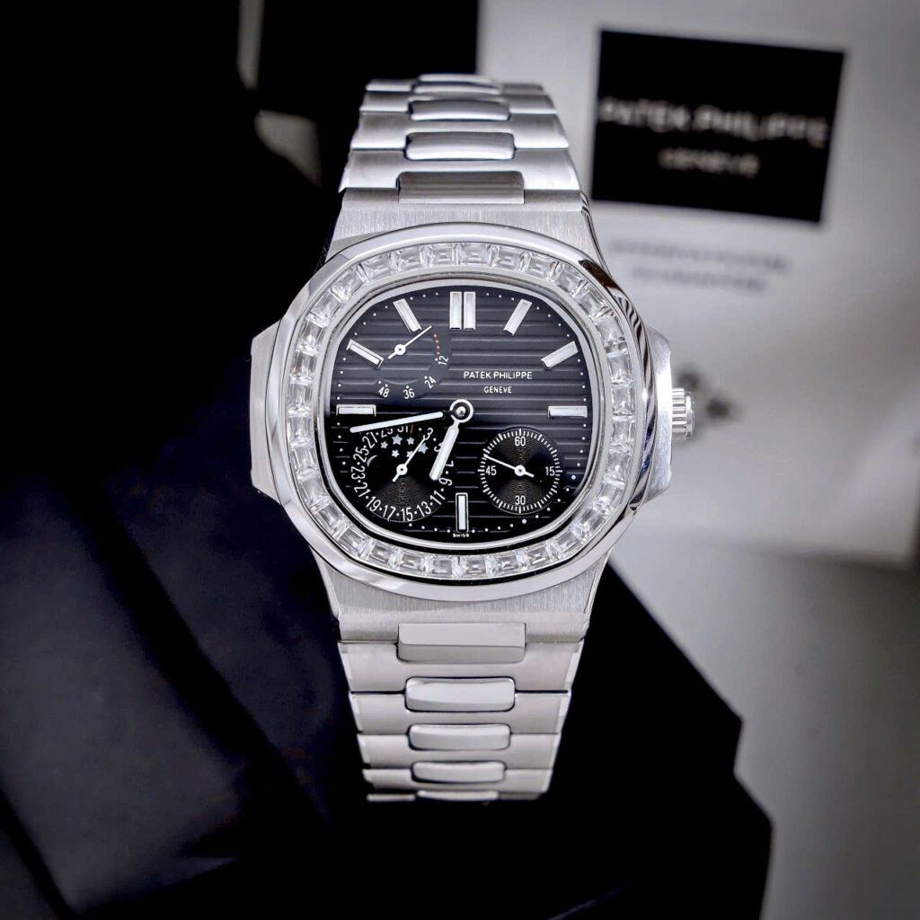 Đồng Hồ Patek Philippe Fake Cao Cấp Nautilus 5724 Mặt Số Đen Máy Cơ Nhật 40mm (2)