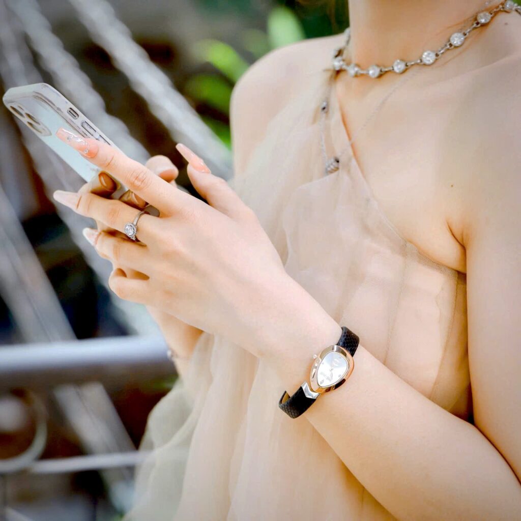 Đồng hồ Just Cavalli Embellished Dial & Leather nữ rose gold like auth 30mm