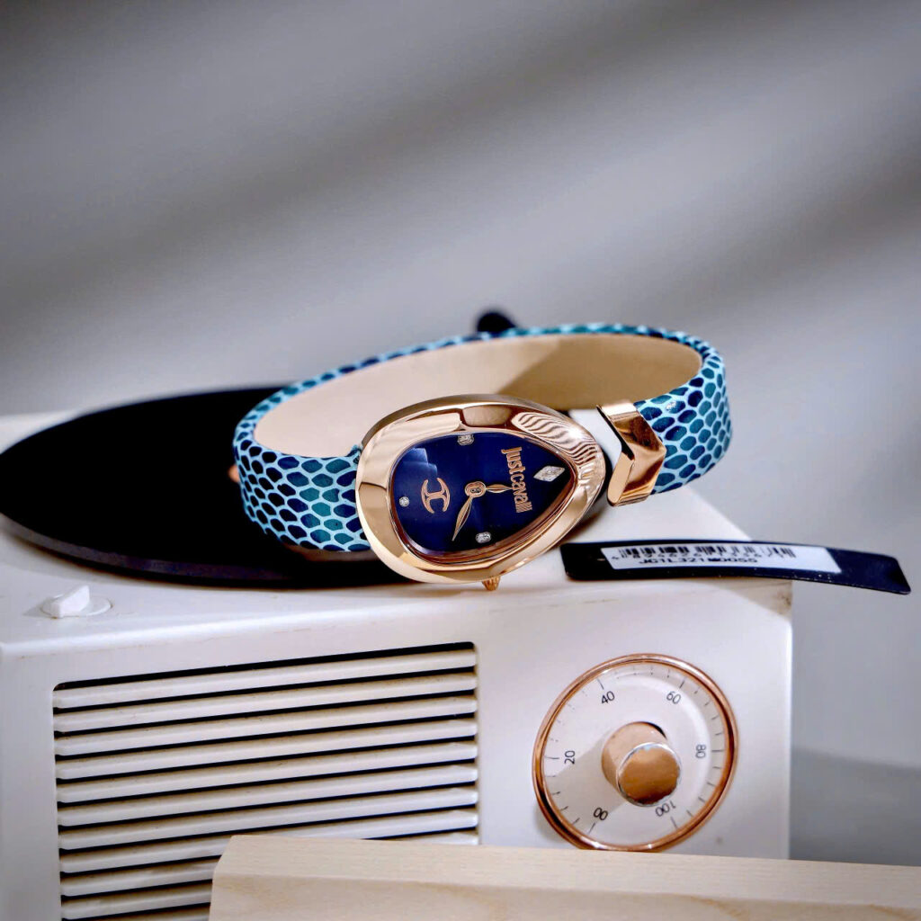  Đồng hồ Just Cavalli nữ Embellished Dial & Leather dây da xanh like auth 30mm