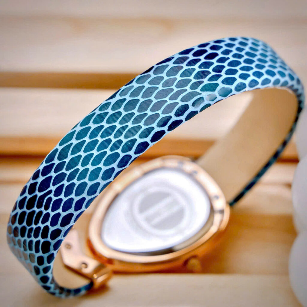  Đồng hồ Just Cavalli nữ Embellished Dial & Leather dây da xanh like auth 30mm