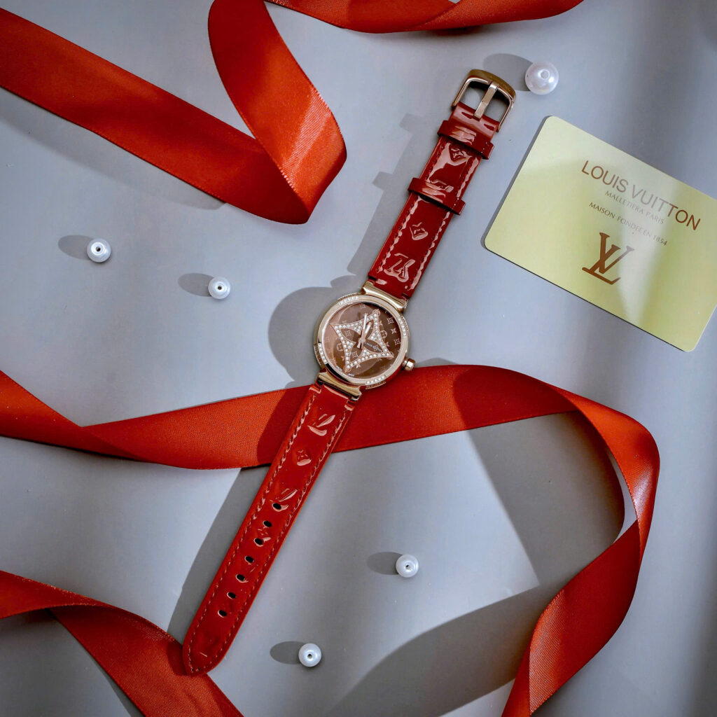 Đồng hồ Louis Vuitton Tambour nữ dây da đỏ máy Pin giá rẻ like auth 34mm