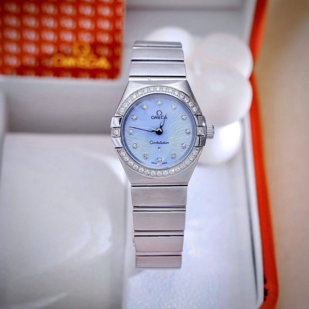 Đồng hồ Omega Constellation nữ mặt xanh blue đính đá fake cao cấp 28mm