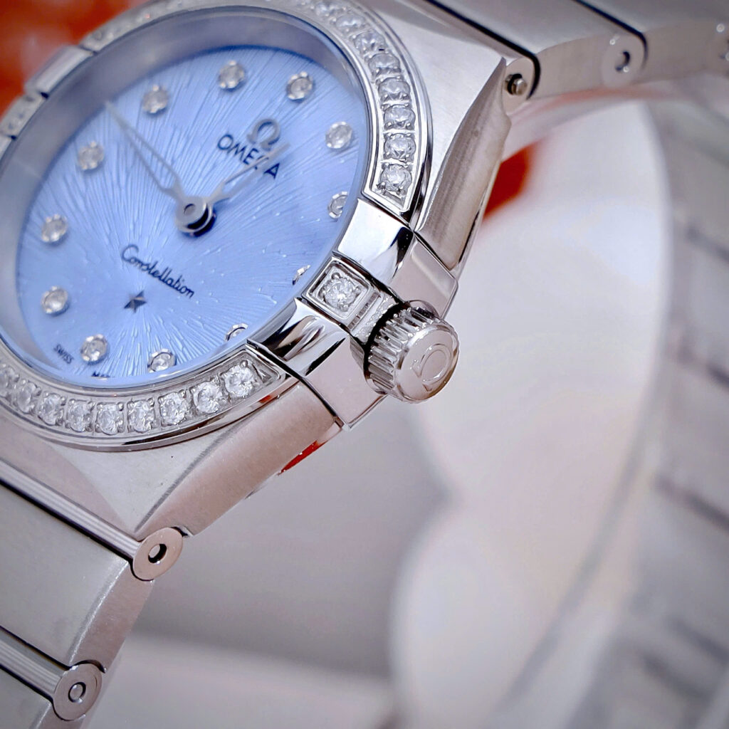 Đồng hồ Omega Constellation nữ mặt xanh blue đính đá fake cao cấp 28mm