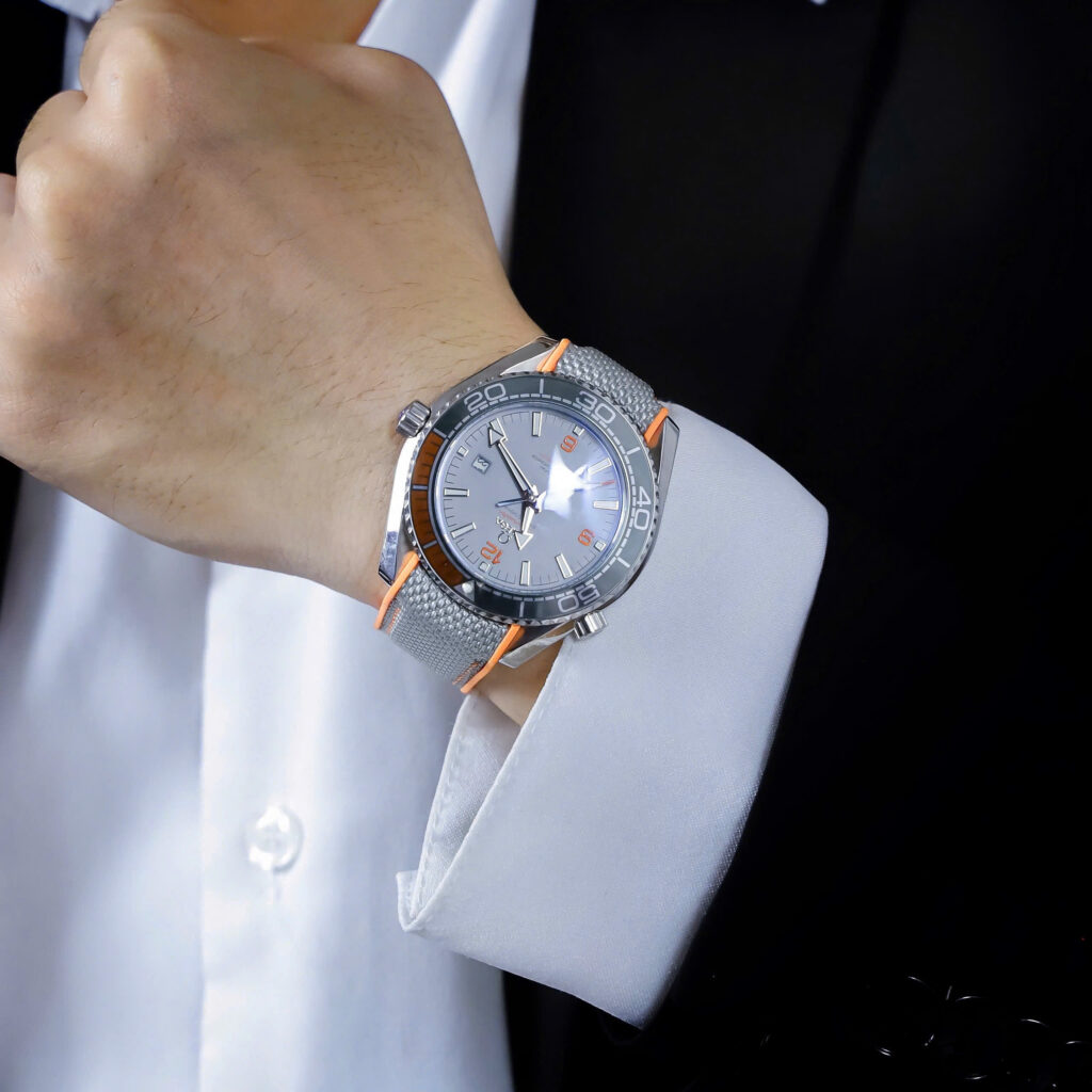 Đồng hồ Omega Seamaster Planet Ocean 600M nam dây dù cam fake cao cấp 42mm (1)