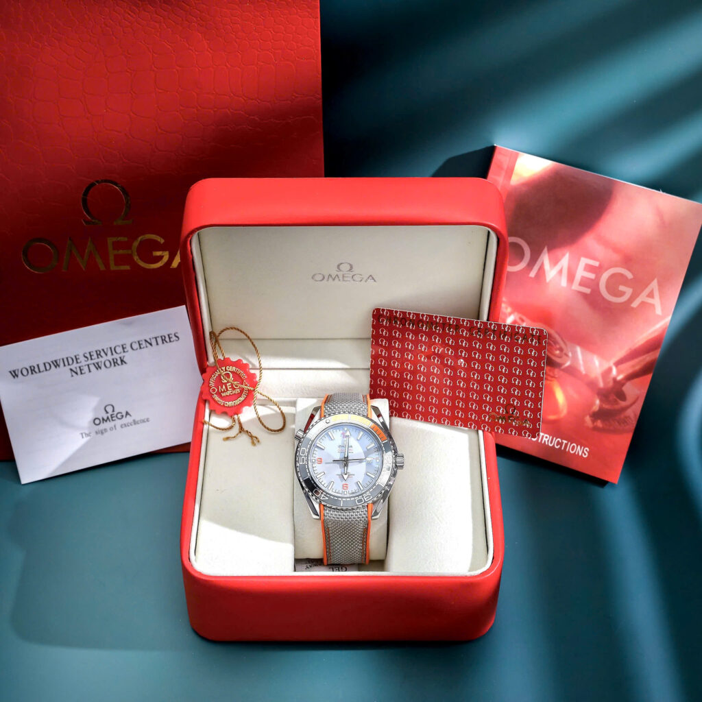 Đồng hồ Omega Seamaster Planet Ocean 600M nam dây dù cam fake cao cấp 42mm (1)