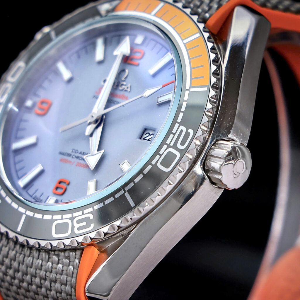 Đồng hồ Omega Seamaster Planet Ocean 600M nam dây dù cam fake cao cấp 42mm (1)