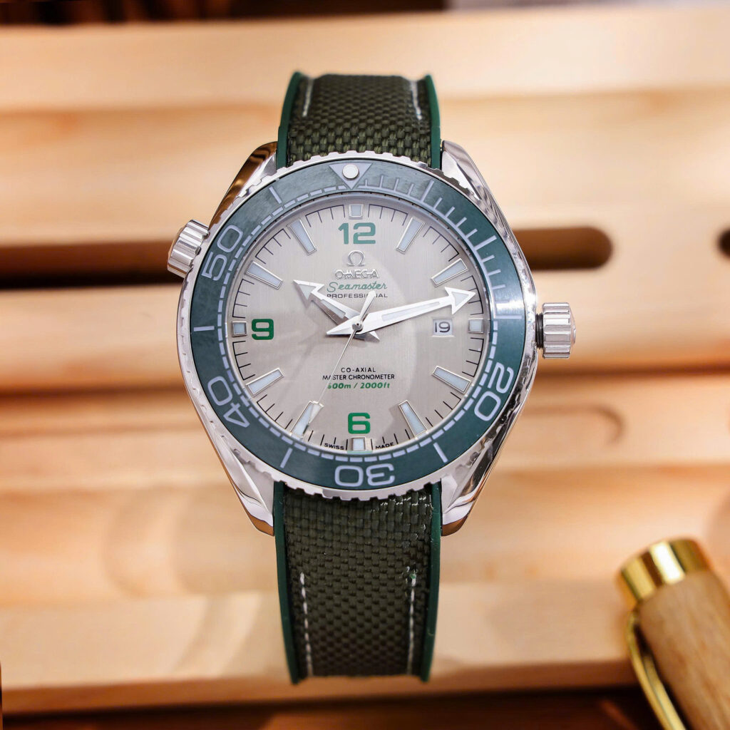 Đồng hồ Omega Seamaster nam Planet Ocean 600M dây dù xanh fake cao cấp 42mm