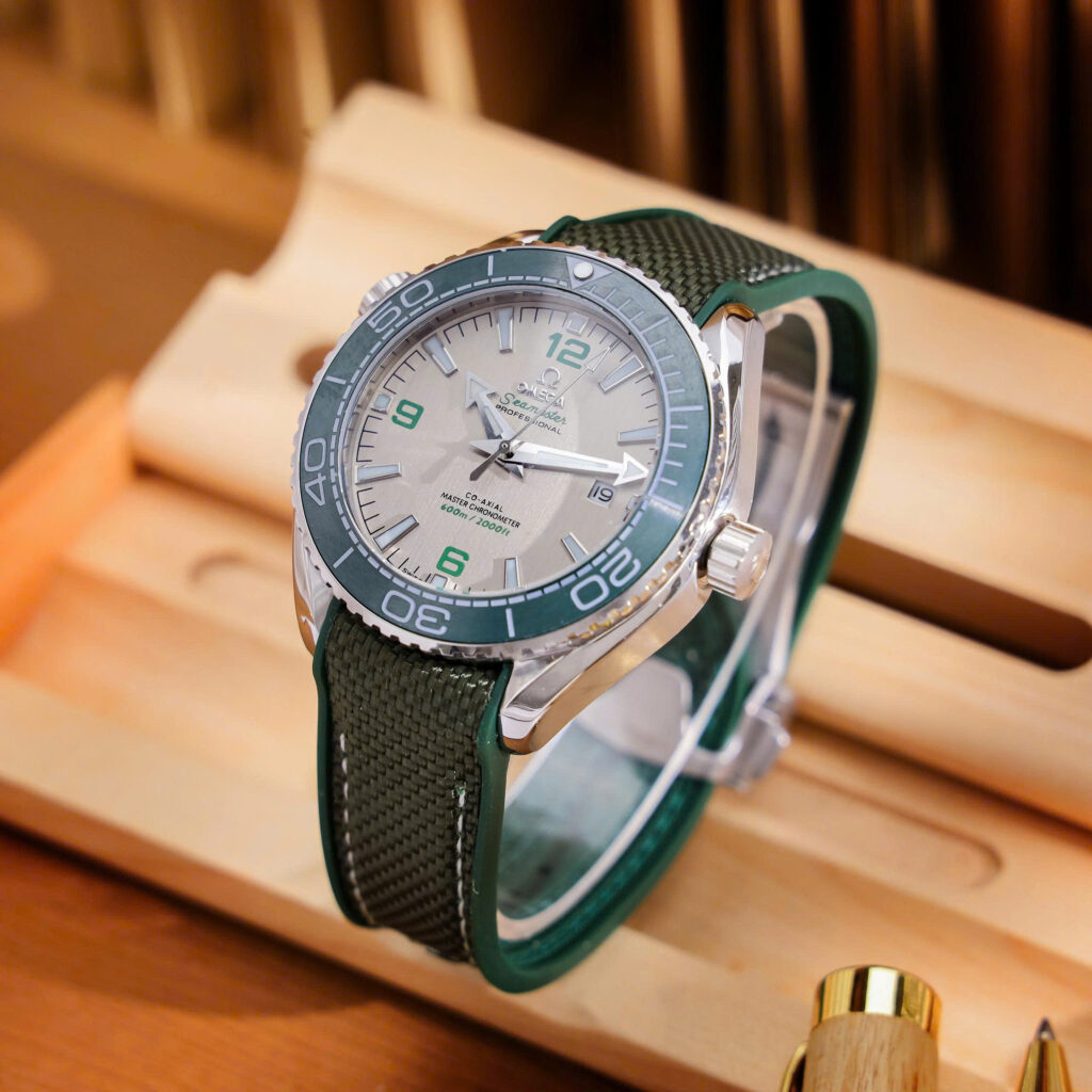 Đồng hồ Omega Seamaster nam Planet Ocean 600M dây dù xanh fake cao cấp 42mm