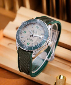 Đồng hồ Omega Seamaster nam Planet Ocean 600M dây dù xanh fake cao cấp 42mm