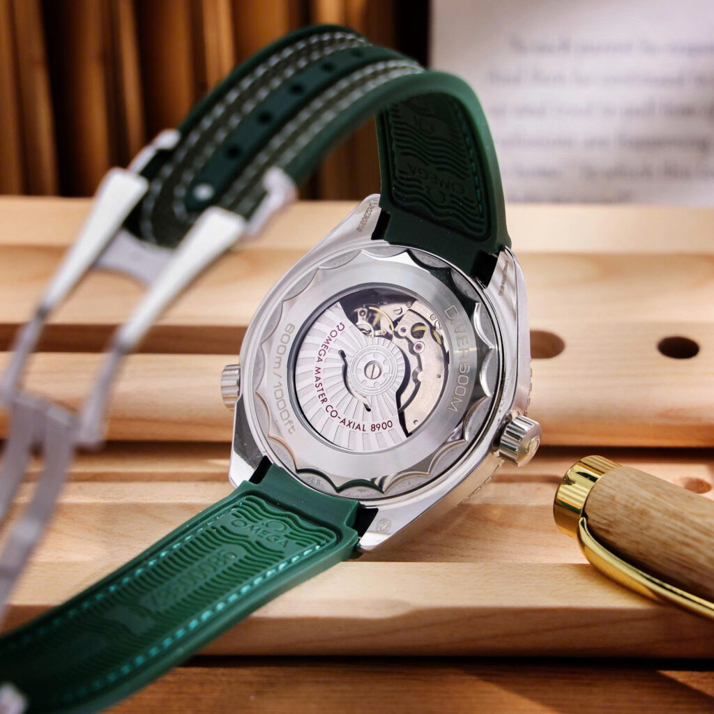 Đồng hồ Omega Seamaster nam Planet Ocean 600M dây dù xanh fake cao cấp 42mm