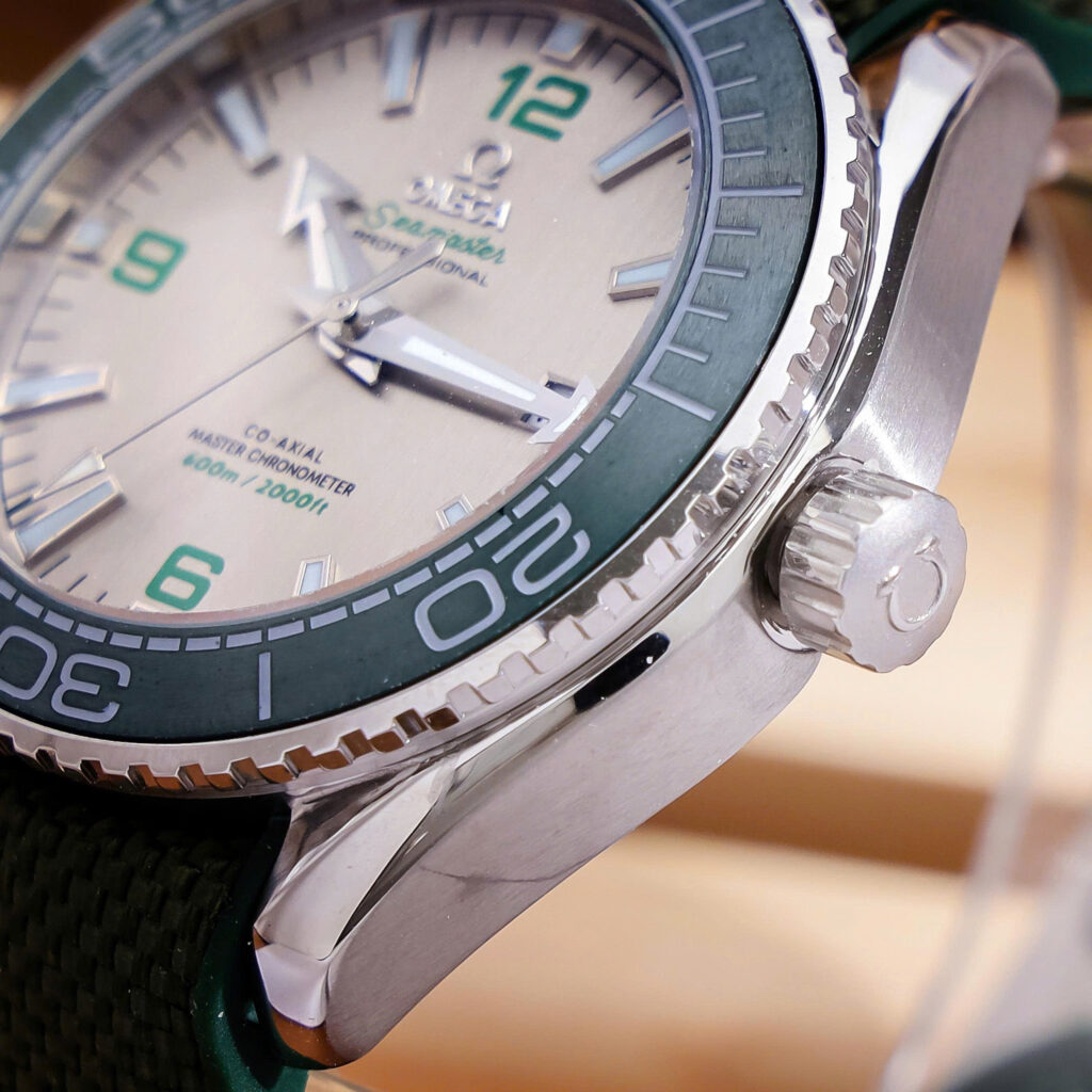 Đồng hồ Omega Seamaster nam Planet Ocean 600M dây dù xanh fake cao cấp 42mm