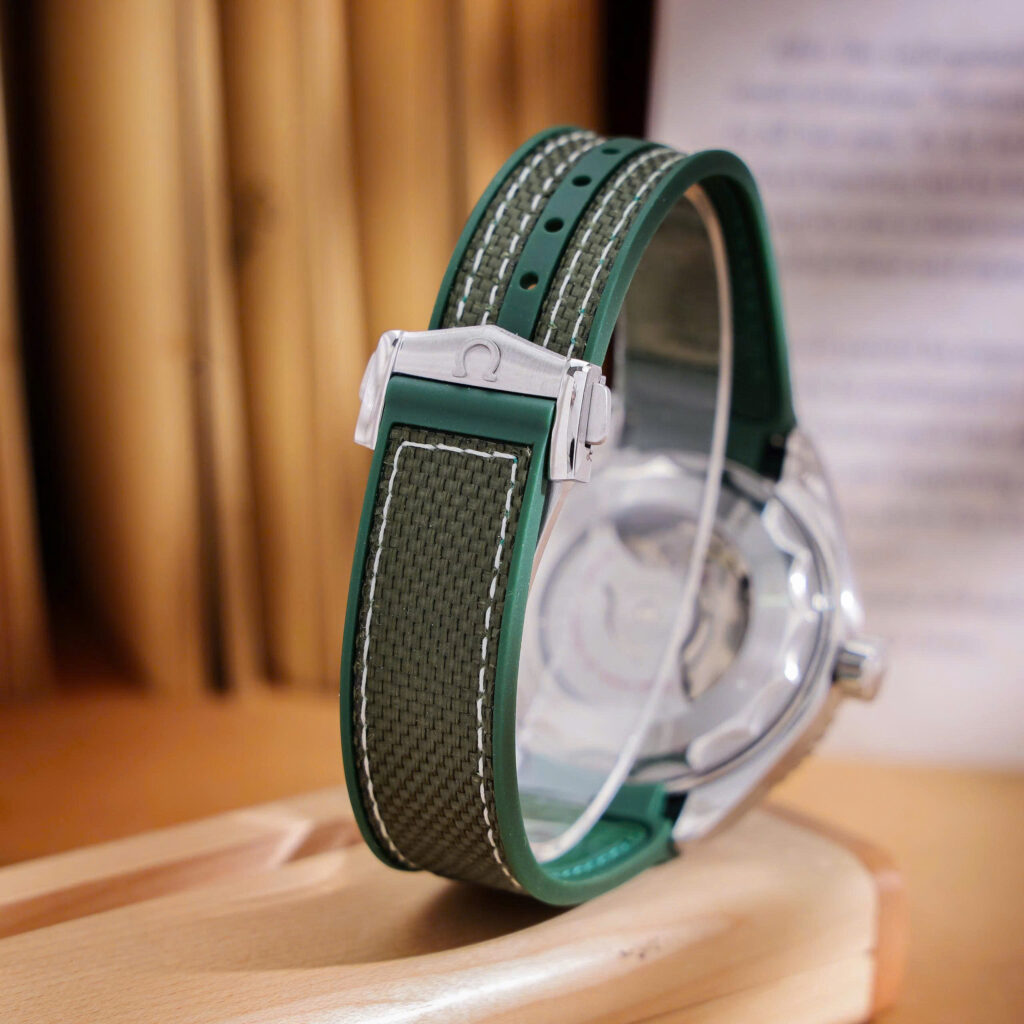 Đồng hồ Omega Seamaster nam Planet Ocean 600M dây dù xanh fake cao cấp 42mm