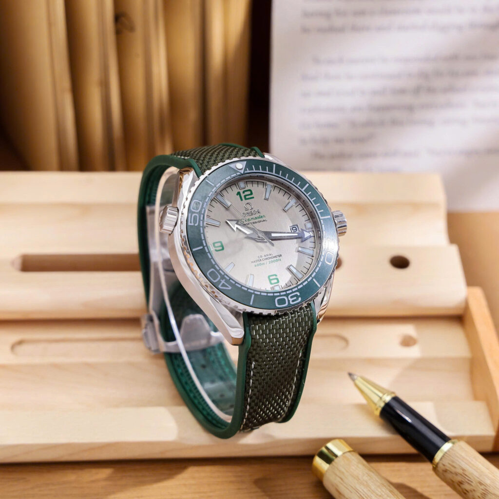 Đồng hồ Omega Seamaster nam Planet Ocean 600M dây dù xanh fake cao cấp 42mm