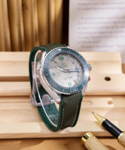 Đồng hồ Omega Seamaster nam Planet Ocean 600M dây dù xanh fake cao cấp 42mm