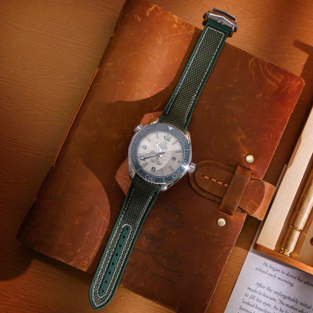 Đồng hồ Omega Seamaster nam Planet Ocean 600M dây dù xanh fake cao cấp 42mm