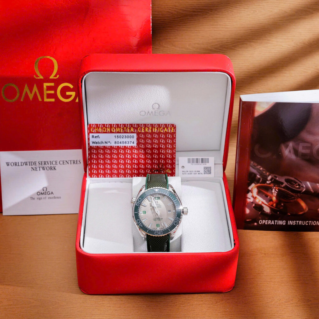 Đồng hồ Omega Seamaster nam Planet Ocean 600M dây dù xanh fake cao cấp 42mm