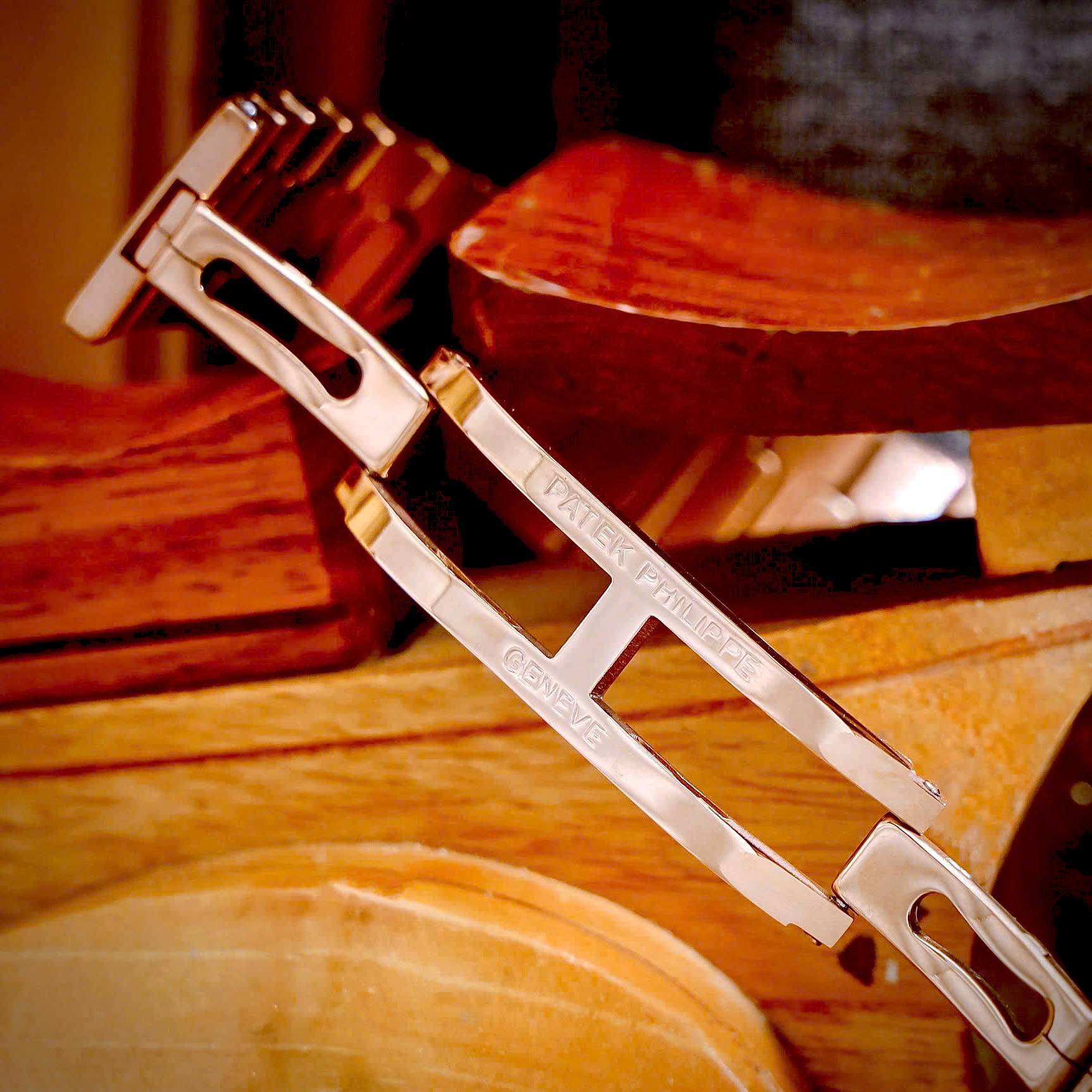 Đồng hồ Patek Philippe Fake cao cấp Nautilus 5712 mặt số chocolate máy cơ nhật 40mm (9) Đồng hồ Patek Philippe Fake cao cấp Nautilus 5712 mặt số chocolate máy cơ nhật 40mm