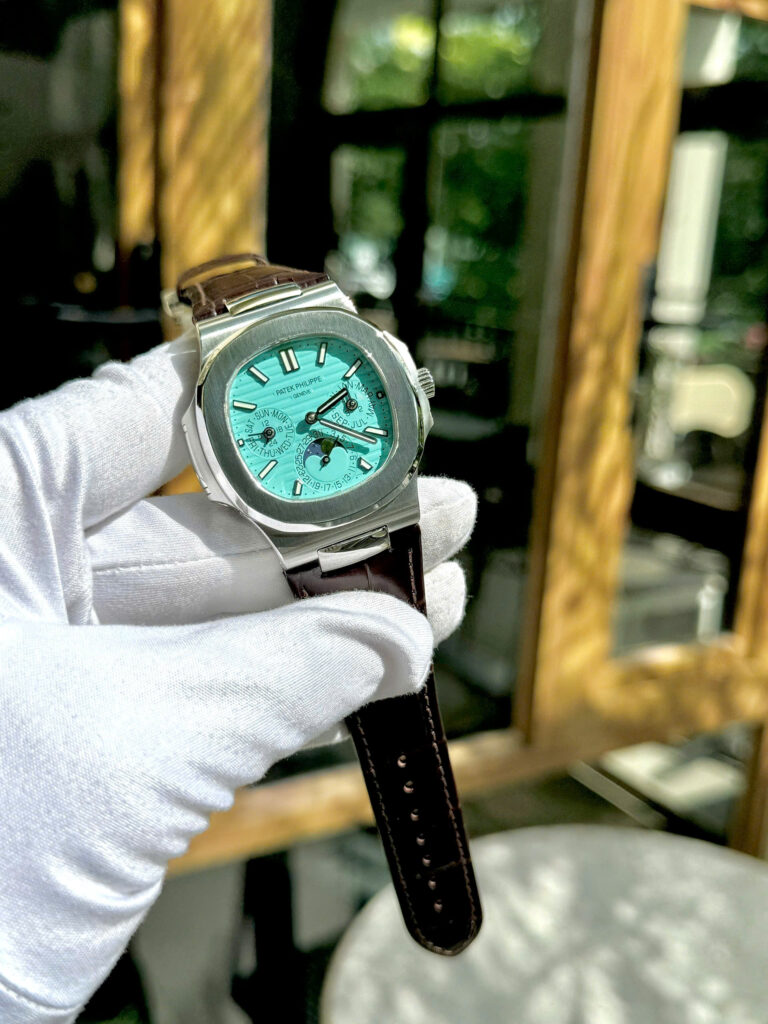 Đồng hồ Patek Philippe fake cao cấp nhất Nautilus 5740 máy cơ Thuỵ Sỹ mặt xanh Tiffany TWS 40mm (8)